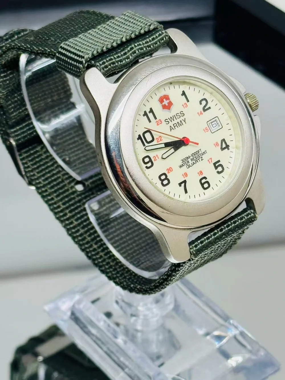 Vintage Swiss Army Men’s Watch Quartz White Dial Date 40mm New Battery Runs